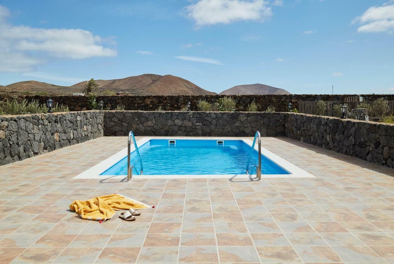 Villa Nueva Mala Екстериор снимка