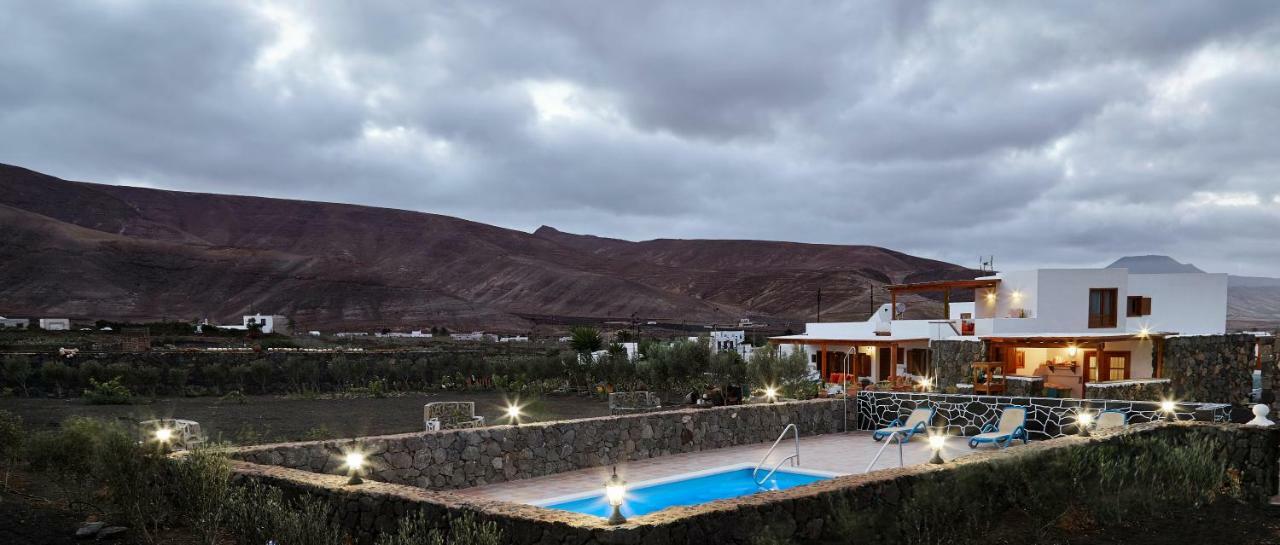 Villa Nueva Mala Екстериор снимка