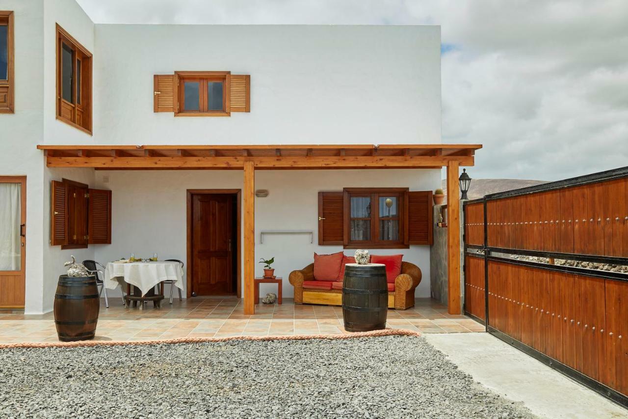 Villa Nueva Mala Екстериор снимка